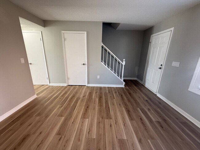 Photo - 940 Glenn St