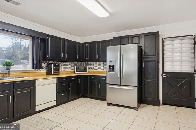 115 Pine Tree Dr