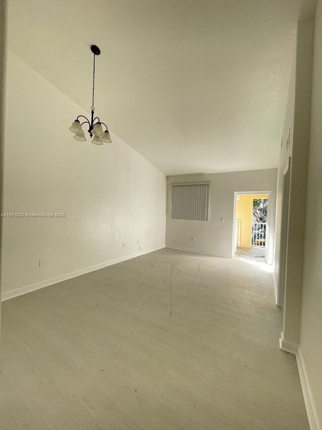 Building Photo - 2903 SE 17th Ave Unit 206