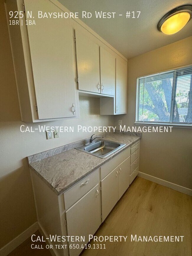 Photo - 925 N Bayshore Rd W Unit #17