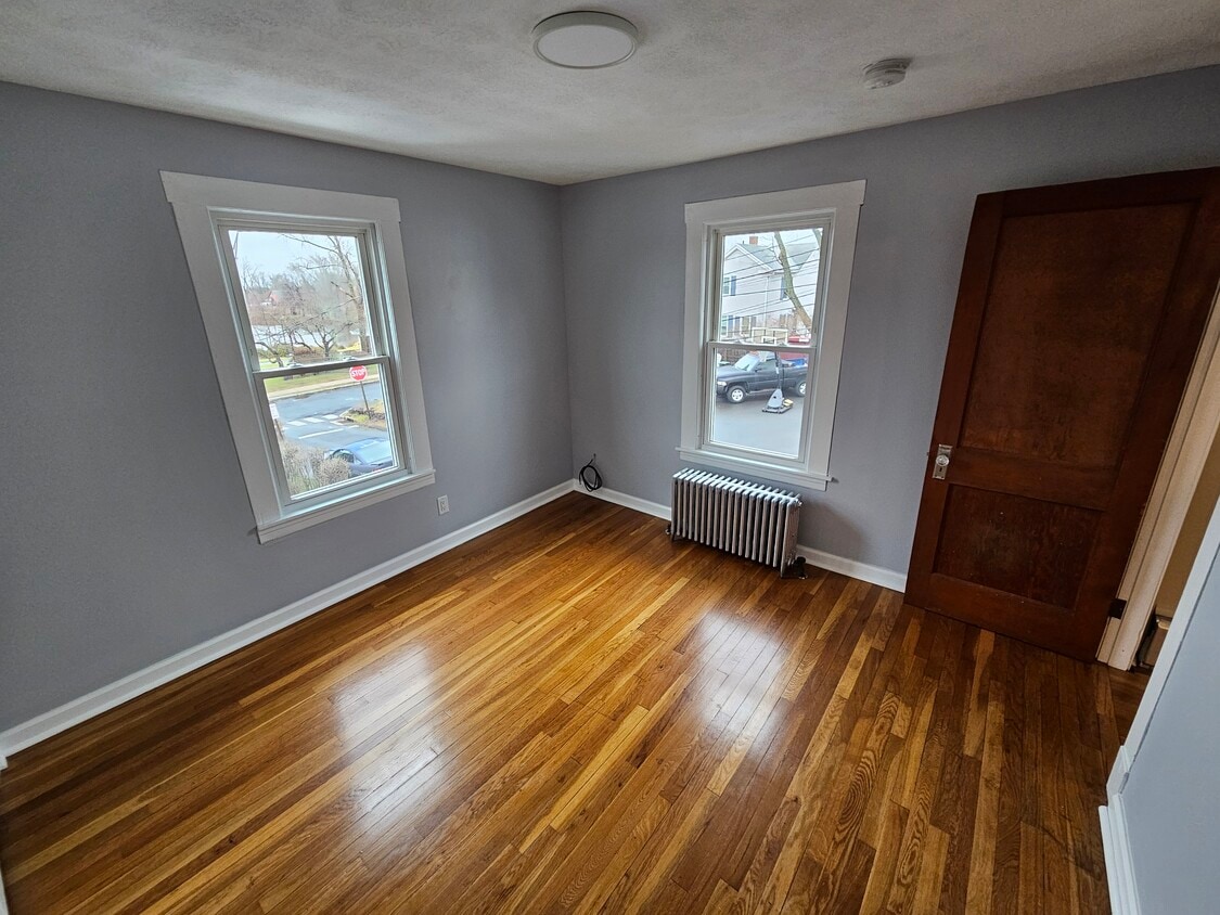 Photo - 10 Wallace St (Enfield, CT)
