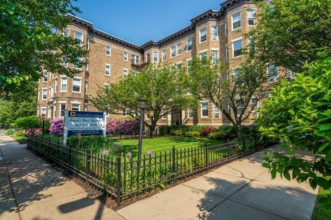 Building Photo - 107 Queensberry St Unit 15