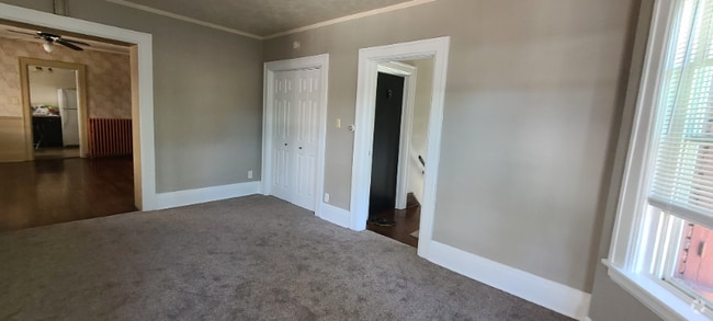 Building Photo - 933 W 9th St Rental