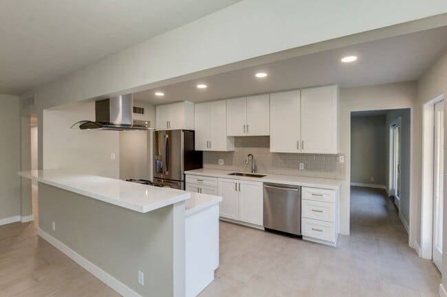 Building Photo - 4 Bedroom, 3 Baths, includes 2 Master Suites Just 1-Mile from ASU