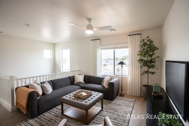 Photo - 1120 W Villa Theresa Dr