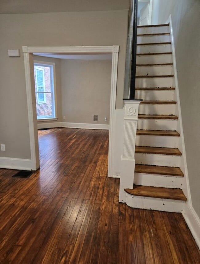 Photo - 6335 N Woodstock St