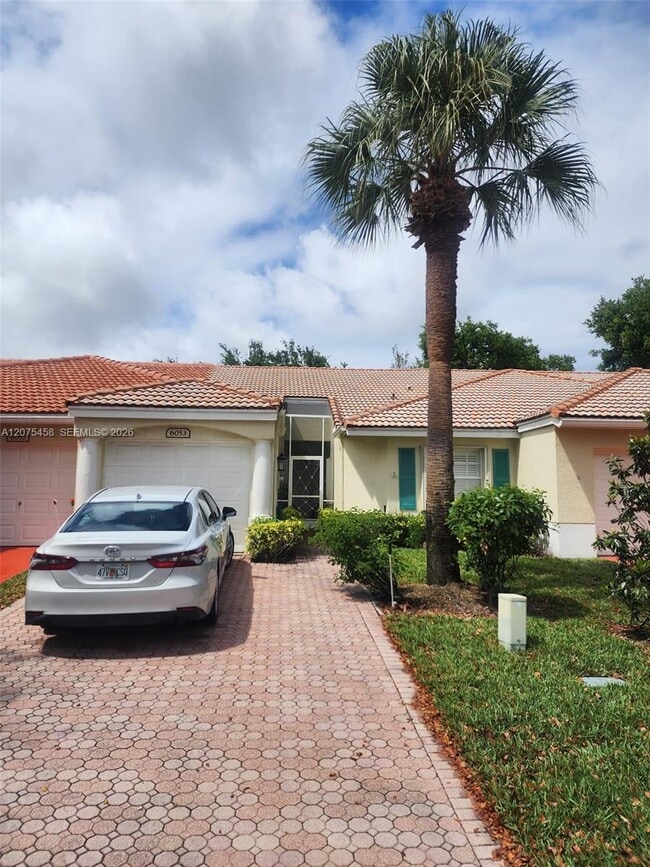 Building Photo - 6053 Heliconia Rd