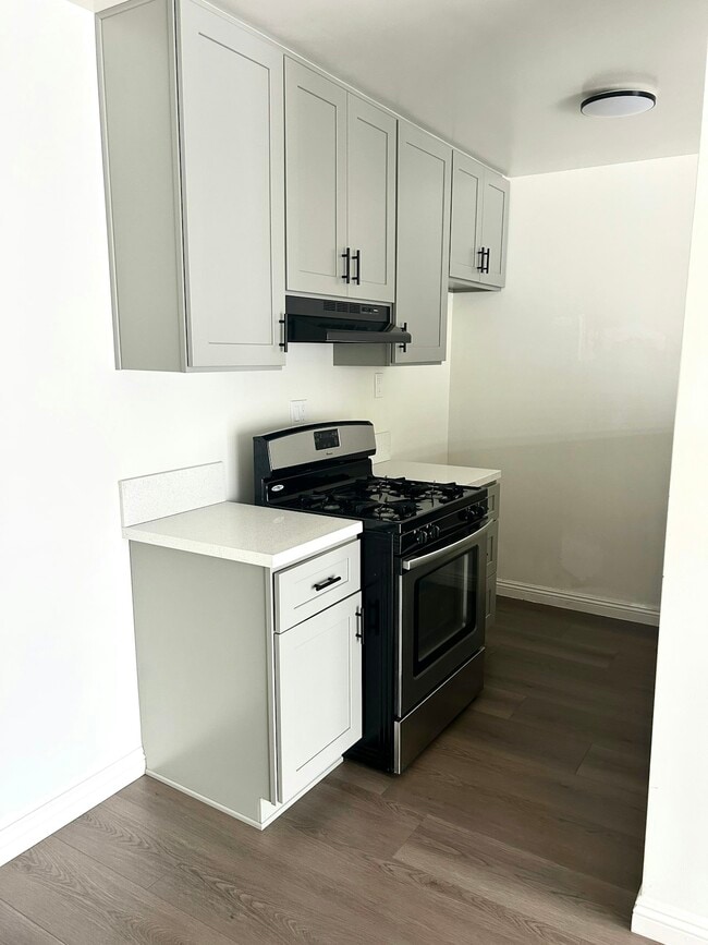 Photo - 794 N Shattuck Pl