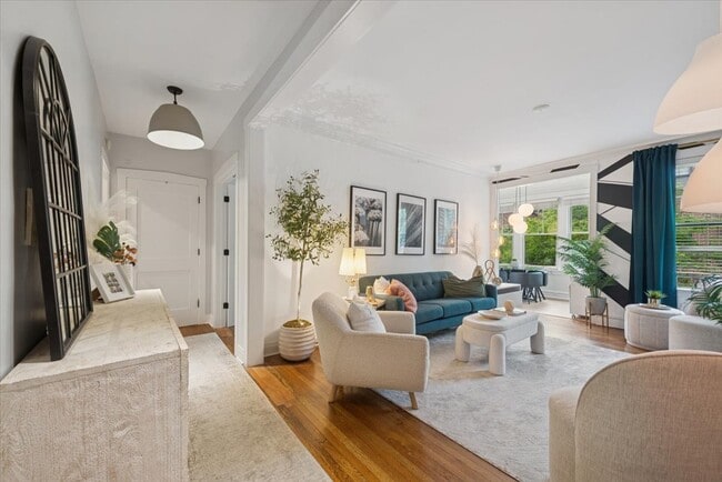 Building Photo - 745 W Brompton Ave Unit 2Bed 1Bath