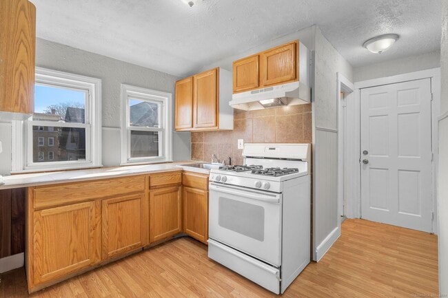 Photo - 7-9 Hazel St Unit 3rd flr