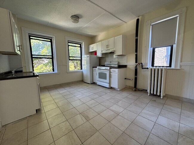 Building Photo - 57 Brighton Ave Unit 6