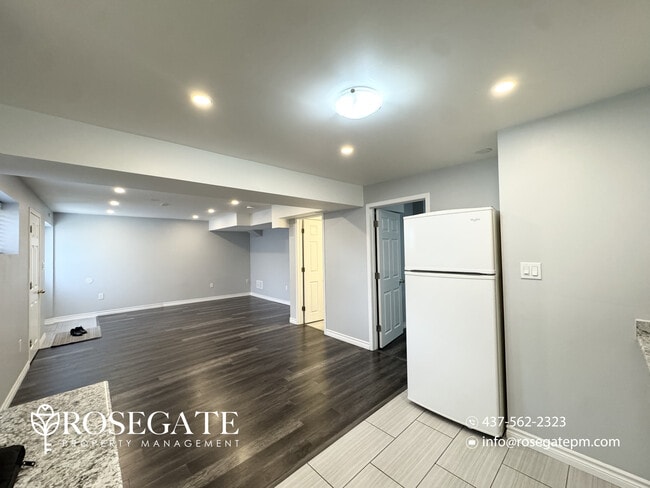 Photo - Spacious 2-Bedroom Basement Apartment with In-Unit Laundry – Mississauga Unit 2