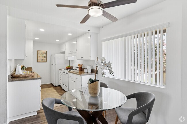 1BR, 1BA - 650SF - Dining Room