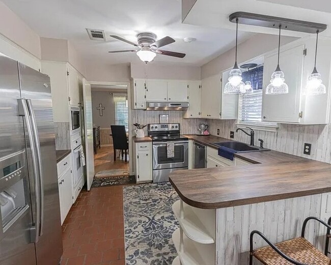 Photo - 10965 Goodwood Blvd