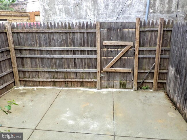 Photo - 2312 Moore St