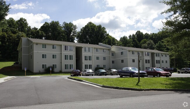 Photo - Woodlands at Bristol Apartments