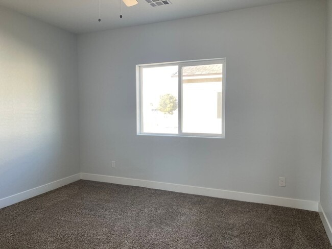 Building Photo - 3 Bedroom in Pahrump Unit 2