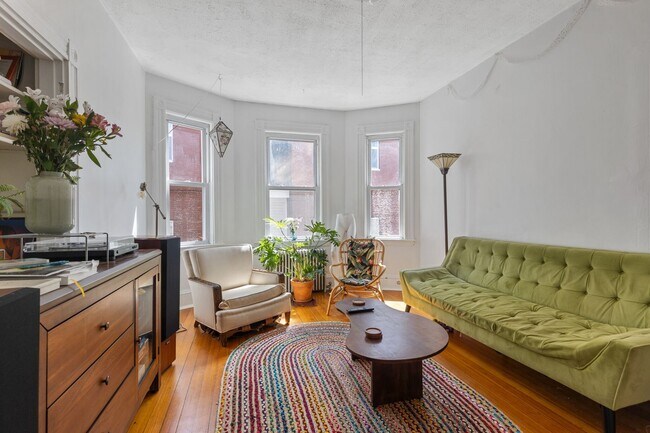 9/1 Beautiful Inman Sq 3BR with laundry in... - 9/1 Beautiful Inman Sq 3BR with laundry in... Rental