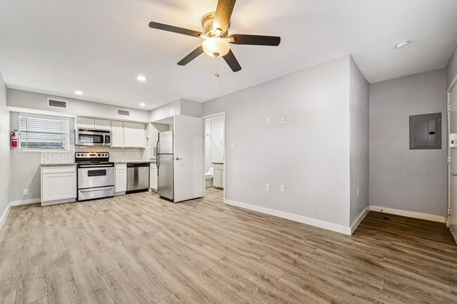 Building Photo - 2807 Beauchamp St Unit 7