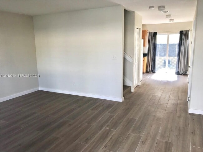 Photo - 2090 NE 167th St