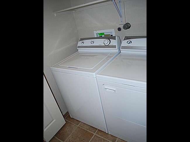 Photo - 6432 Los Pueblos Pl NW