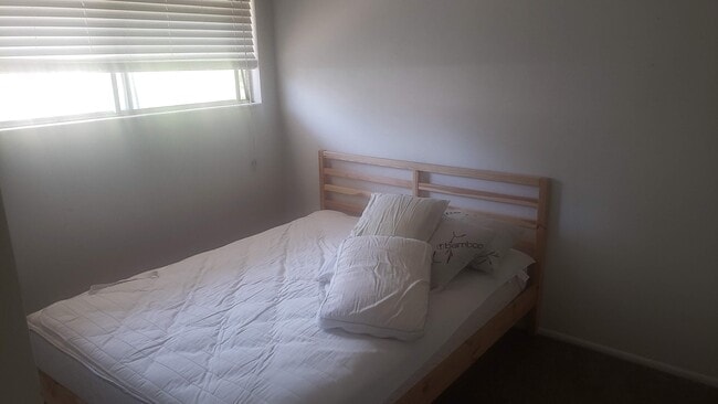 Building Photo - 7686 S 455 E Unit South Bedroom Rental