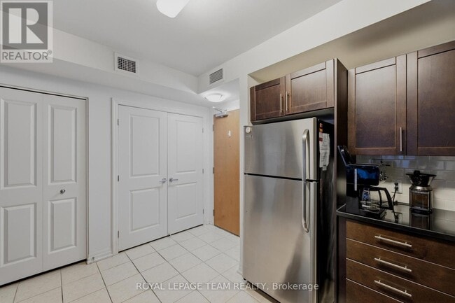 Photo - 242 Rideau St Unit 1002