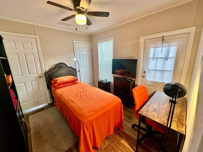 Photo - 718 Nettles Blvd Unit SI ID1537492P