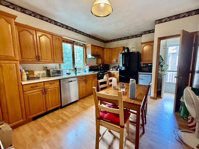 82 Bromfield Rd