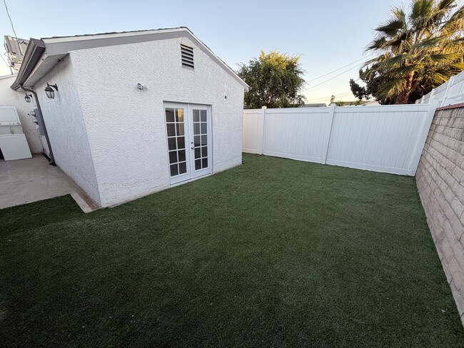 Photo - 6511 Clybourn Ave