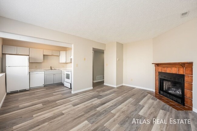 Building Photo - 3310 Cochran Dr Unit D Rental
