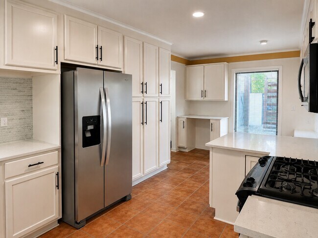 Photo - 1008 Wright Blvd