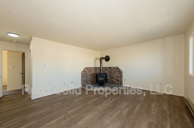 Photo - 1833 Edgewater Ave