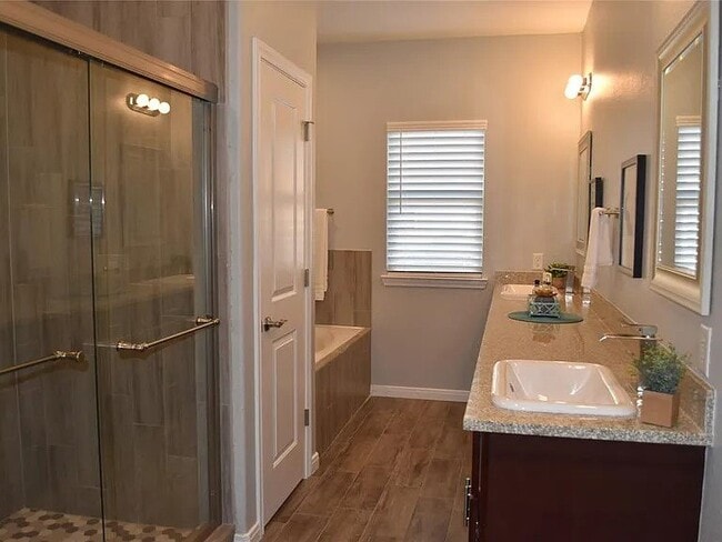 Photo - 2120 Bermuda Dunes Dr