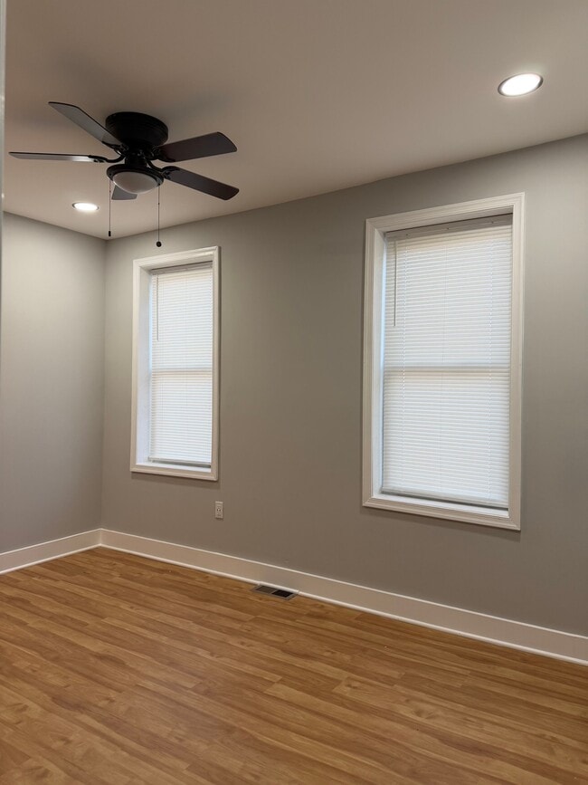 Photo - 1628 Benhill Ave