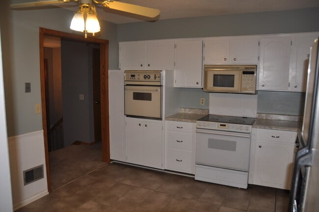 Photo - 5511 N 93rd Ave