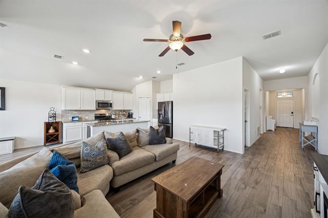 Photo - 1380 Acmite Ave