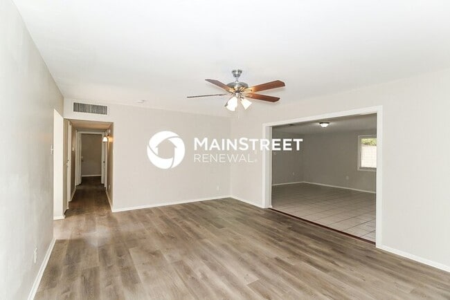 Photo - 3 Bedroom Pet-Friendly Home in Phoenix, AZ...