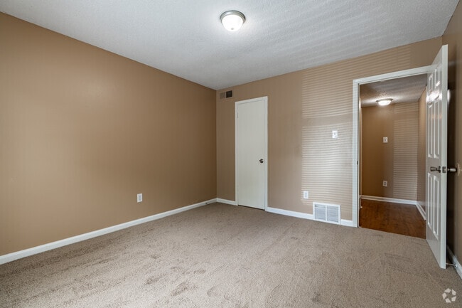 2BR, 1.5BA - 1000SF - Bedroom