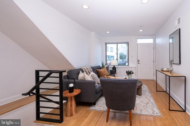 Photo - 2102 Berges St