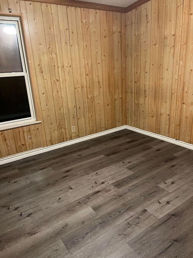 Photo - 3 Bed 1 bath RENTAL in Denison for $1,345