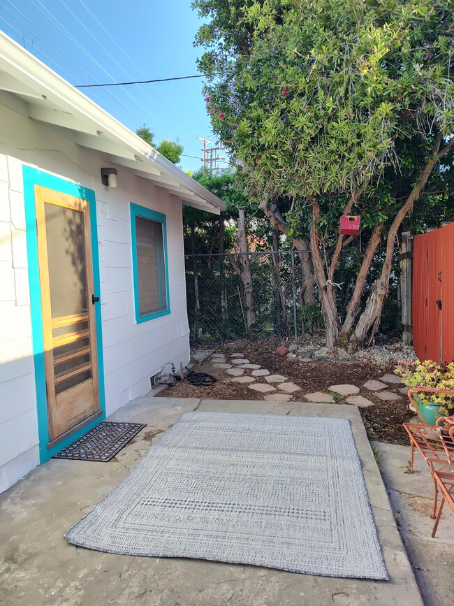 Building Photo - 1145-1142 Nowita Pl