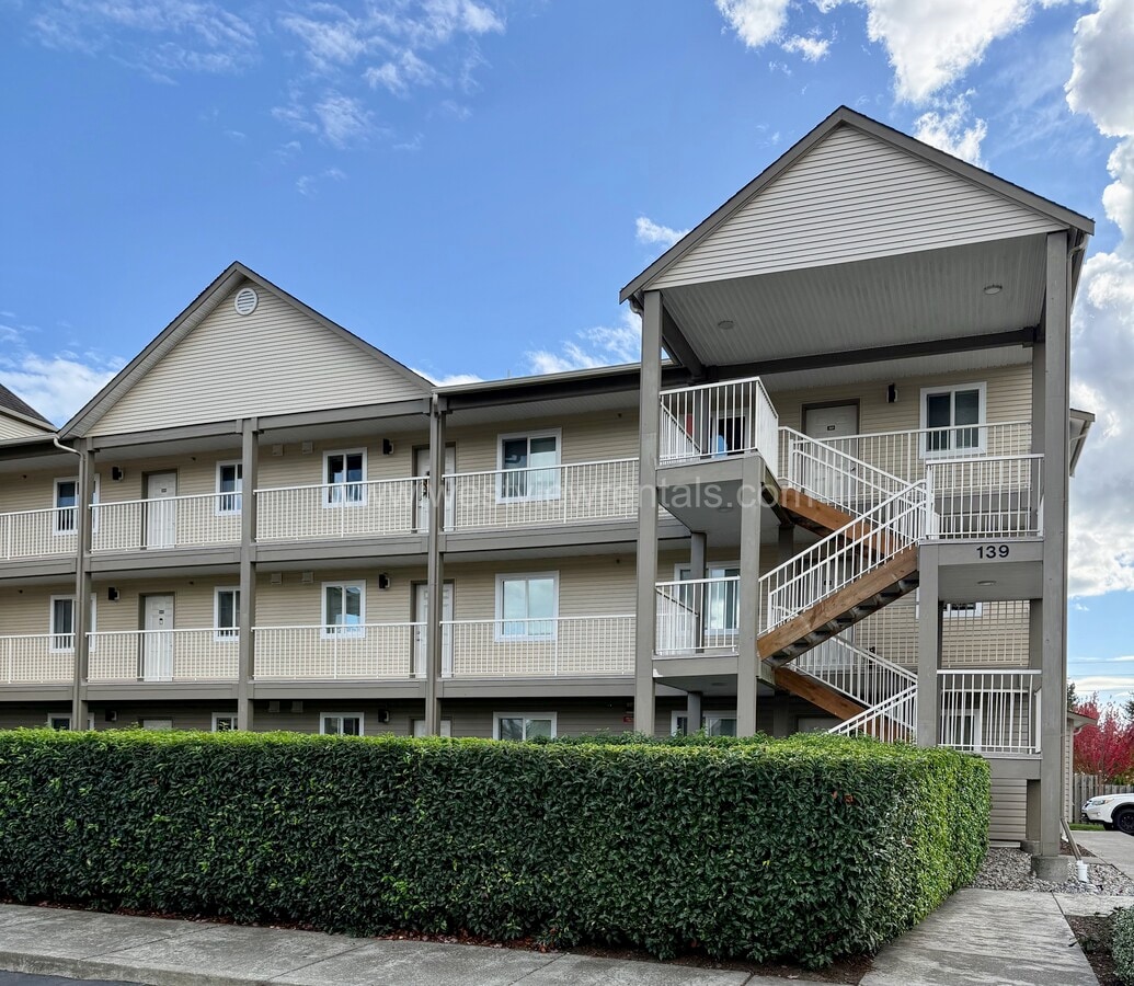 Benjamin Court Apartments - Benjamin Court Apartments Unit 139-202