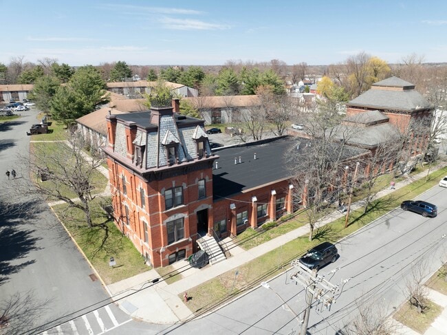 Building Photo - Capitol Crossings