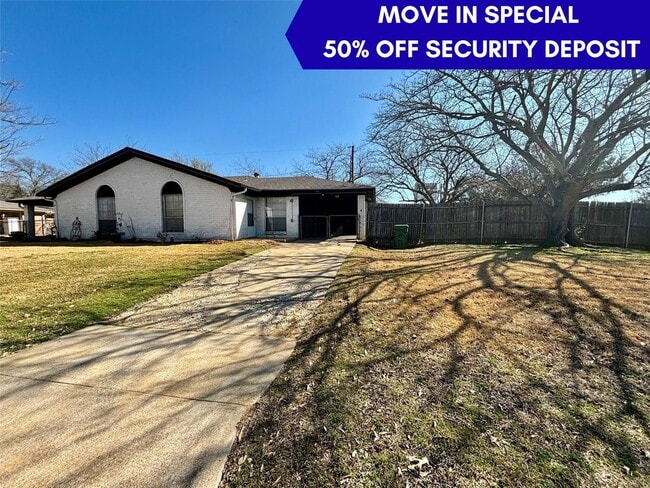 Building Photo - 800 Irwin Dr Unit A