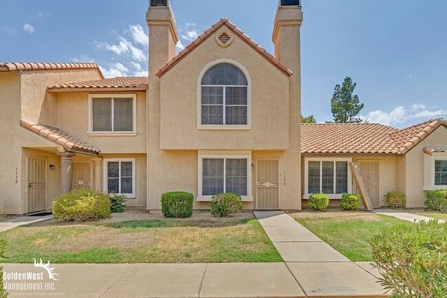 Building Photo - Bright 2Bdm 2.5Ba Townhome at Villa de Paz!