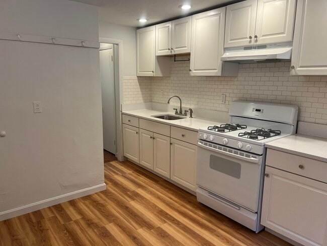 Building Photo - 207 Salem St Unit 4