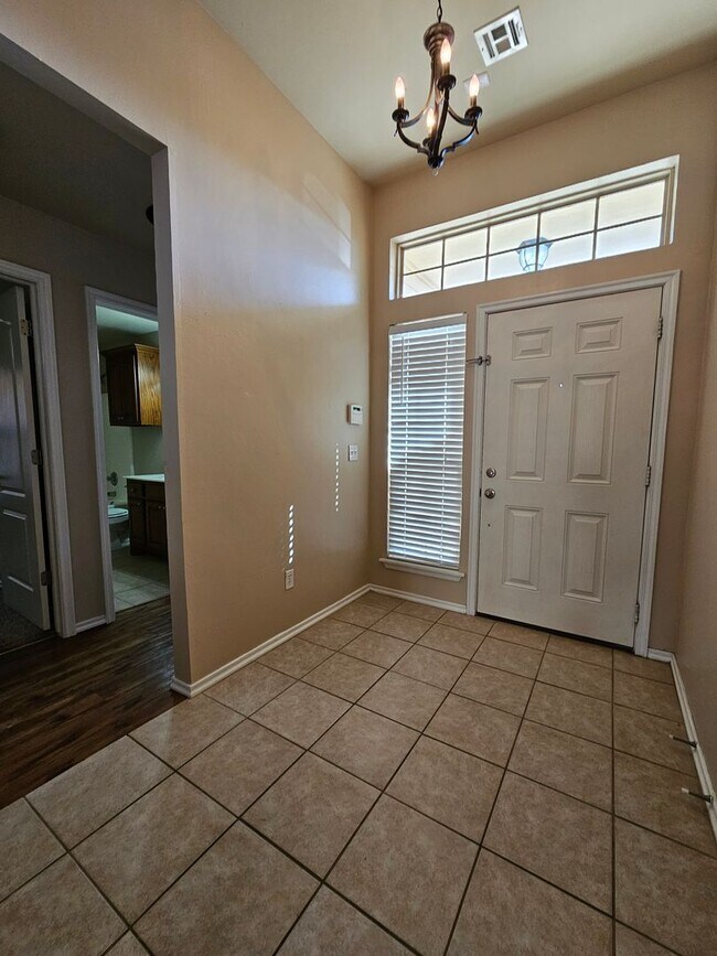 Photo - (3) Bed/(2) Bath in NE Norman Avail NOW!