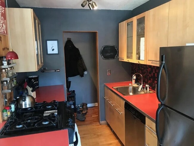 Photo - 2747 DuPont Ave S Unidad 202