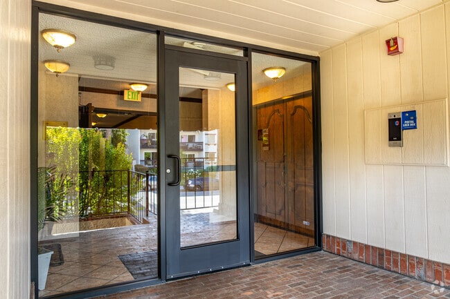 Photo - 5325 Lindley Ave